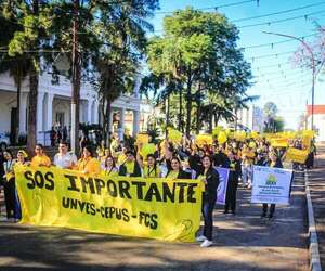 “Septiembre Amarillo”: Villarrica marchó por la vida y contra el estigma del suicidio  - Nacionales - ABC Color