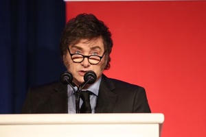Javier Milei cancela viaje a España tras derrota electoral