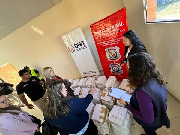 Destruyen más de 500 kilos de cocaína incautados en Villeta  - Policiales - ABC Color