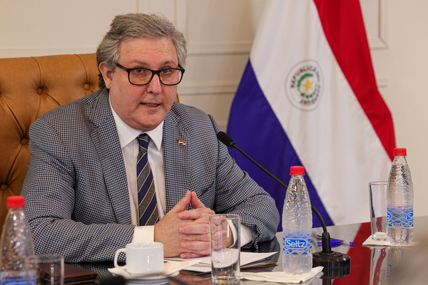 Filizzola acusa a Gustavo Leite de "servil y genuflexo"