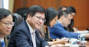 "China compra políticos y usa Tik Tok o Huawei para manipular la información"
