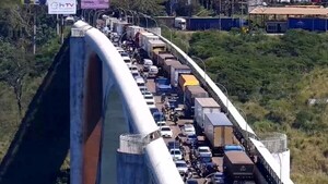 Lento cruce fronterizo genera pérdida de tiempo y plata al comercio de CDE