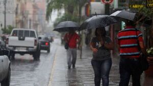 ¡A salir con el paraguas! Anuncian lluvias dispersas para este jueves