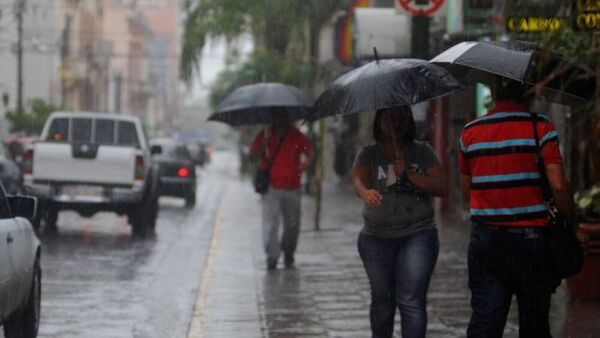 ¡A salir con el paraguas! Anuncian lluvias dispersas para este jueves