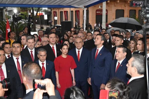Con entrega floral comenzaron los actos por el aniversario del Partido Colorado - Nacionales - ABC Color