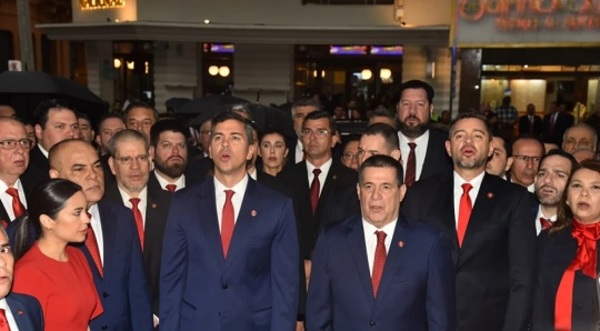 Con presencia de Cartes y del presidente Santiago Peña, se celebró el aniversario de la ANR