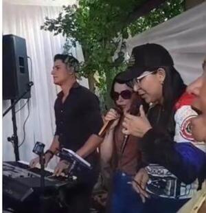 Popular / Con música sertaneja despiden a camionero