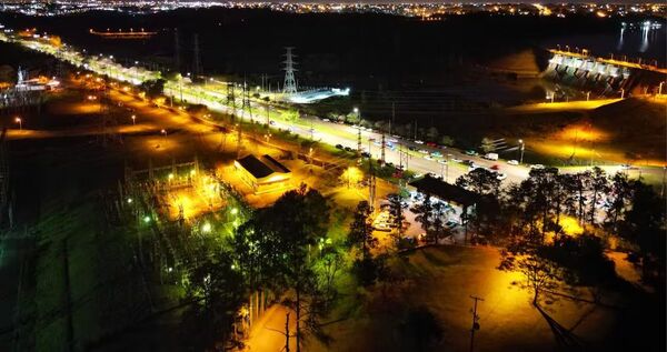 Ande y Gobernación de Alto Paraná ponen en marcha moderno sistema de iluminación pública