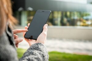 Parlamento francés propone prohibir Tik Tok y otras redes sociales a menores de 15 años