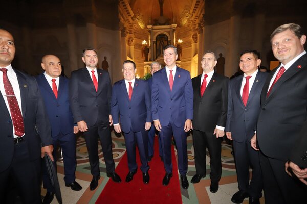 Peña rechaza acusaciones de autoritarismo y dice que "la ANR es tremendamente democrática"