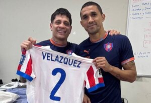 Versus / Juan Manuel Iturbe recibió un regalo especial y piropeó a Gustavo Velázquez