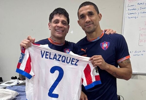 Versus / Juan Manuel Iturbe recibió un regalo especial y piropeó a Gustavo Velázquez