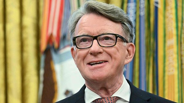 Primer ministro británico destituye a su embajador en EE.UU. por sus vínculos con Epstein