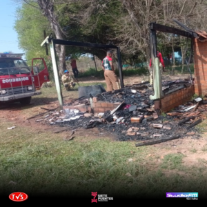 INCENDIO CONSUME POR COMPLETO UNA VIVIENDA EN SAN PEDRO DEL PARANÁ - «TVS DIGITAL»