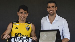 Junior Alonso, homenajeado por el Mineiro