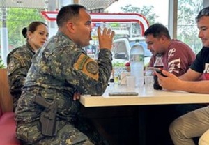 Anuncian sanción a dos efectivos militares