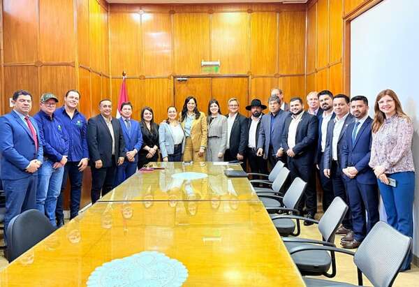 Productores financiarán estudio de factibilidad para nueva ruta en Alto Paraná  - ABC en el Este - ABC Color