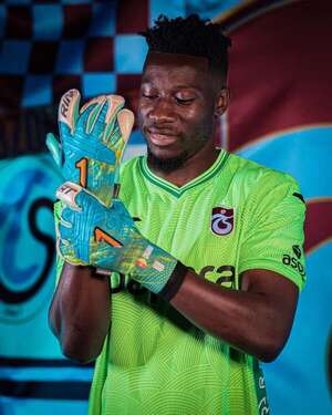 Manchester United cede a André Onana al ex equipo de “Tacuara” Cardozo - Fútbol Internacional - ABC Color