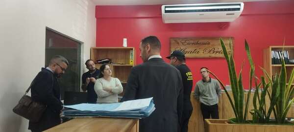 “Copia fiel”: Incautaron documentos, celulares y equipos informáticos en San Juan del Paraná - Policiales - ABC Color