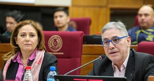 Los transportistas presionan por el pago del subsidio y amenazan al Gobierno con paralizar el servicio