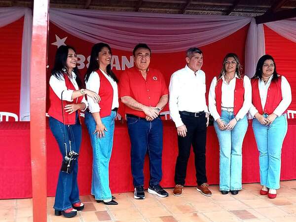 Carapeguá: Funcionarios Públicos dejan sus puestos para celebrar aniversario de la ANR - Política - ABC Color