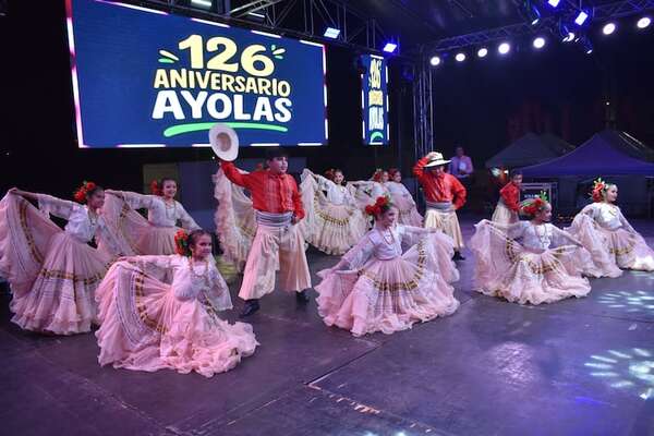 Danza, canto, artesanía y gastronomía en la serenata a Ayolas - Nacionales - ABC Color