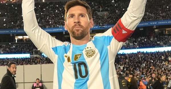 La Nación / Messi se retira como el goleador