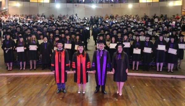Profesionales de la salud sumarán más de 200 egresados de la Facultad de Medicina UNA - ADN Digital