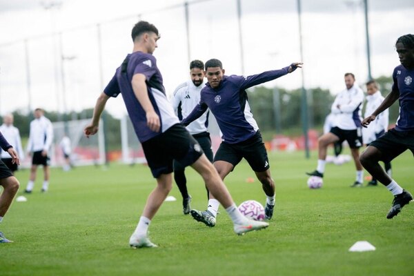 Versus / Sorpresiva movida en el Manchester United de Diego León