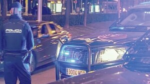 Dejaron encerrados a sus hijos en el auto mientras farreaban en discoteca