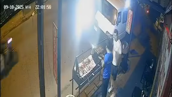 ¡Increíble! Agredió al parrillero porque "no le gustó el asadito"