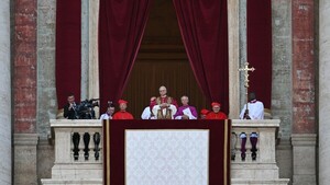 León XIV dice a los obispos que los abusos en la Iglesia "no pueden meterse en un cajón"