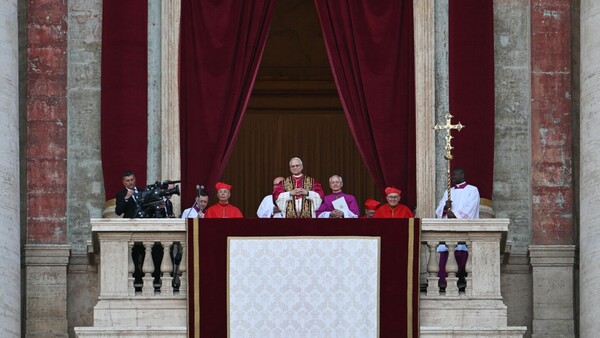 León XIV dice a los obispos que los abusos en la Iglesia "no pueden meterse en un cajón"