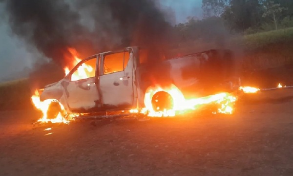 Hallan camioneta incinerada con un cuerpo en su interior en Cambyretá - OviedoPress