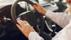 Diputados aprueban distintivos de Ñandutí para conductores de 65 años para arriba