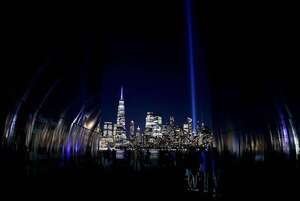 Vídeo: las luces del recuerdo volvieron a brillar en Nueva York en el 24º aniversario del 11-S - Mundo - ABC Color
