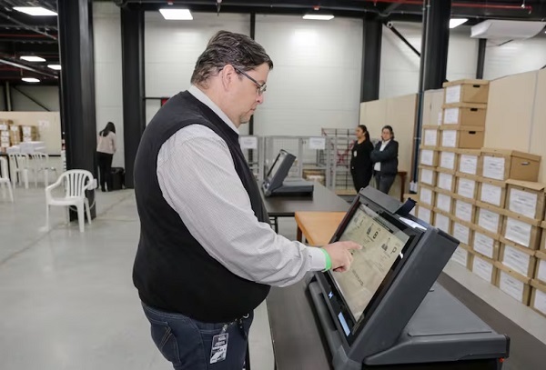 TSJE impulsa alquiler de máquinas de votación