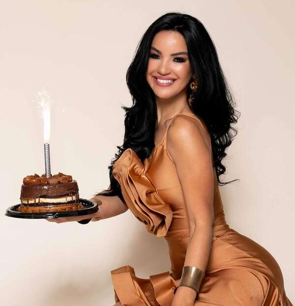 Gloria Vera recibió feliz sus 41 años de vida - Gente - ABC Color