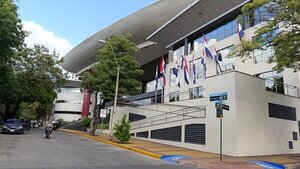 Senadoras acusan a colegas de cobrar parte del salario de sus propios funcionarios