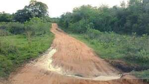 Vecinos de Carapeguá denuncian abandono de caminos rurales tras intensas lluvias - Nacionales - ABC Color