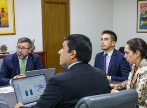 Déficit fiscal acumulado alcanzó los USD 388 millones, pero “vamos bien”, asegura el MEF