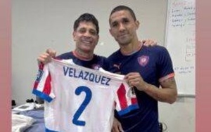 ¡Iturbe ligó regalo de Velázquez y atendé cómo le agradeció!