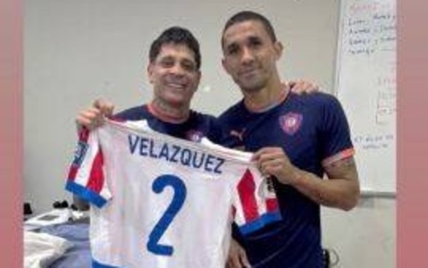 ¡Iturbe ligó regalo de Velázquez y atendé cómo le agradeció!