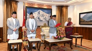 Nepal pone fin al vacío de poder con una histórica jura de su nueva primera ministra