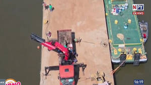 Fracasa nuevo intento de extraer tractocamión del río Paraguay en Concepción