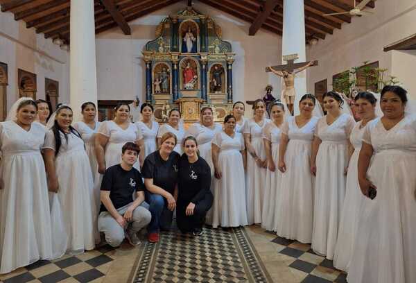 Popular / Viva los novios: ¡104 parejas dan el sí en casorio comunitario!