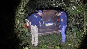 Presuntos piratas del asfalto escondieron vehículos en un monte