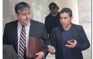 Popular / ¡La insólita demanda de los hijos contra el "Mariscal" es por plata, he'i abogado!
