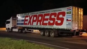 Tras asalto a convoy de encomiendas indagan a policías por liberar la zona