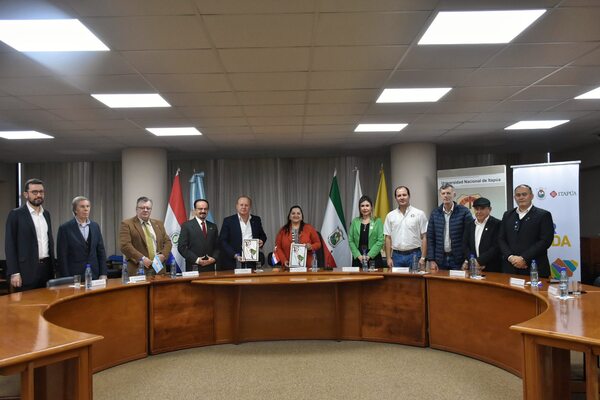 PRESENTAN EL LIBRO “LA INTEGRACIÓN DE AMÉRICA” EN LA UNI